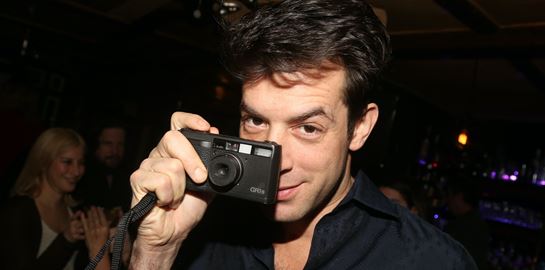 O Mark Ronson γράφει τα απομνημονεύματά του