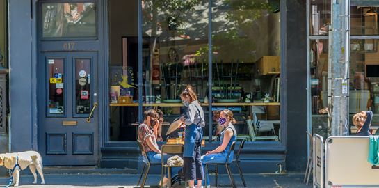 Όλα όσα αλλάζουν στο σχεδιασμό για τον υποχρεωτικό εμβολιασμό λόγω μετάλλαξης Δέλτα