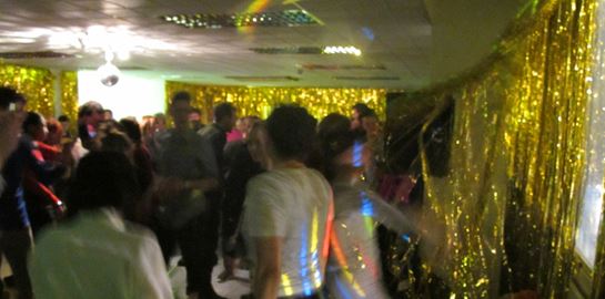 Στη Longing Disco του ΕΜΣΤ κάνεις &#39;παραγγελιές&#39; ερωτικά τραγούδια