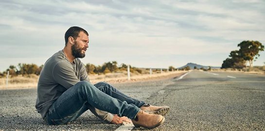 O Μιχάλης Ρακιντζής ῾παίζει῾ στη σειρά The Tourist του ΒΒC