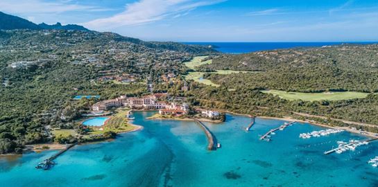 Διακοπές σαν του James Bond στη Σαρδηνία