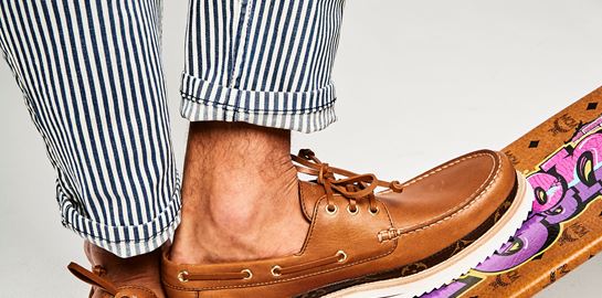 5 ζευγάρια που πρέπει να υπάρχουν σε κάθε αντρική παπουτσόθηκη το καλοκαίρι