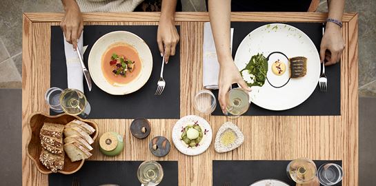 Στο Reeza θα δοκιμάσεις την ελληνική κουζίνα του χθες, του σήμερα και του αύριο