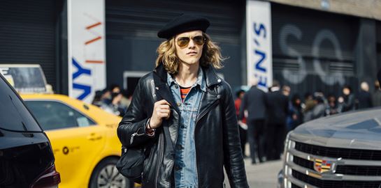 Δεν χρειάζεται να περιμένεις την άνοιξη για να φορέσεις τζην μπουφάν