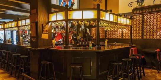 Η ιστορία της θρυλικής αθηναϊκής παμπ Red Lion