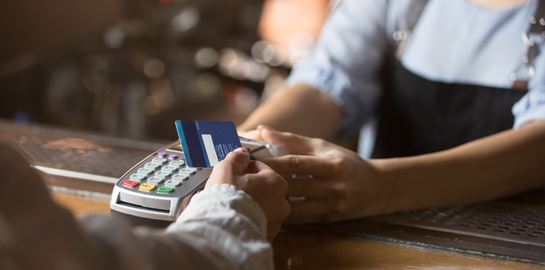 Προσεχώς δώρα και φοροαπαλλαγές για τις πληρωμές με κάρτα