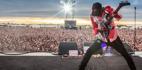 Ο Tom Morello των Rage Against The Machine θα είναι special guest των Smashing Pumpkins στο ΣΕΦ