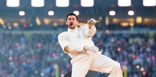 Ποιο ήταν το χρυσό ρολόι που φόρεσε ο Βad Bunny στο Super Bowl και το ψάχνουν όλοι