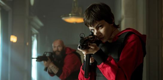 Η Tokyo ντύνεται αρχαία Ελληνίδα και μιλά ελληνικά