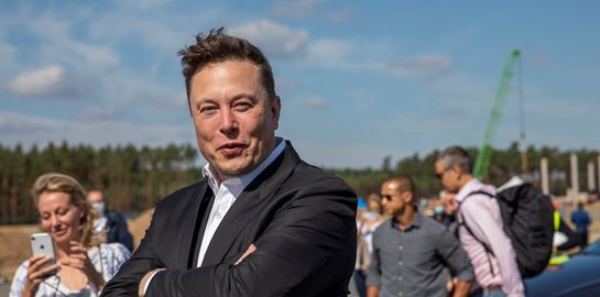 Φήμες λένε ότι οι Anonymous απείλησαν τον Elon Musk για το bitcoin