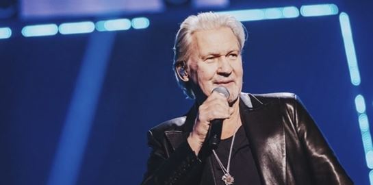 Ο Johnny Logan επέστρεψε στη σκηνή της Eurovision