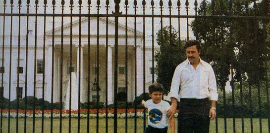 Όταν ο Pablo Escobar φωτογραφιζόταν στο Λευκό Οίκο