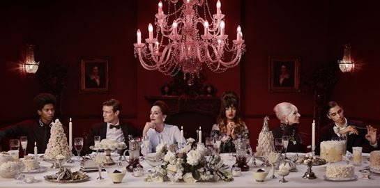 Τα εκκεντρικά Χριστούγεννα του οίκου Burberry