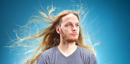 Τι σημαίνει για έναν άνδρα να έχει μακριά μαλλιά σύμφωνα με την επιστήμη