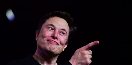 Η Tesla εκτινάσσει την περιουσία του Elon Musk στα 100 δισ.