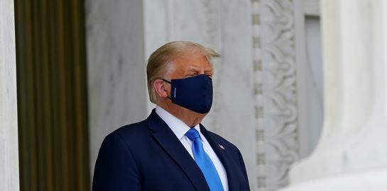 Η σχέση του Donald Trump με τον κορονοϊό μέσα από δηλώσεις του