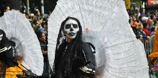 Φωτογραφίες από τη φετινή Día de Los Muertos στην Πόλη του Μεξικού