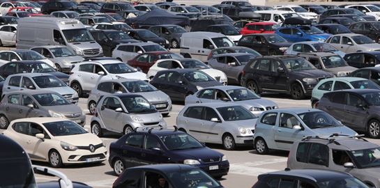 Πώς το μποτιλιάρισμα στους δρόμους μας σπρώχνει στην κακή διατροφή