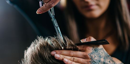 Οι φετινές τάσεις στα αντρικά κουρέματα