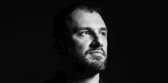 211 αφορισμοί για να &quot;Ευτυχείτε&quot; από τον Βασίλη Τσακίρογλου