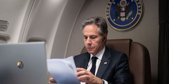 Ο Anthony Blinken έπαιξε ηλεκτρική κιθάρα στην εμπόλεμη Ουκρανία