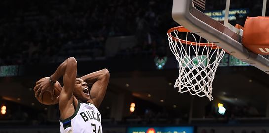 Ο Γιάννης Αντετοκούνμπο διαδηλώνει και ζητά αλλαγή