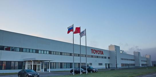 H Toyota απειλεί πλέον την Tesla