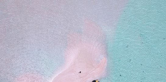 Απίθανες ροζ παραλίες σε κάθε γωνιά του πλανήτη