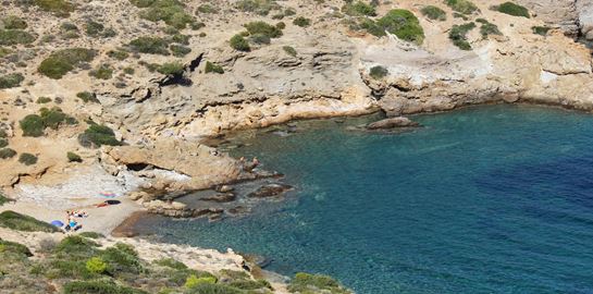 Οι κρυφές παραλίες μόνο για δύο στο Κάτω Σούνιο