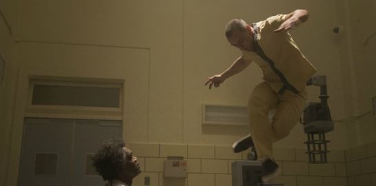 Το πρώτο μεγάλο θρίλερ της χρονιάς είναι το κλειστοφοβικό Glass