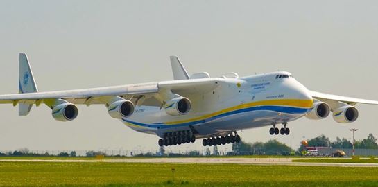 Το μεγαλύτερο αεροσκάφος του κόσμου προσγειώθηκε στην Αθήνα