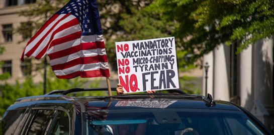 Θεωρίες συνομωσίας οδηγούν σε άνοδο κίνημα αντιεμβολιασμού στις ΗΠΑ