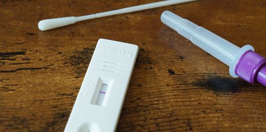 Υποχρεωτικά από σήμερα σε όλο τον ιδιωτικό τομέα τα self tests