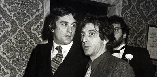 Στο debate του Twitter για το αν ο Al Pacino ή ο Robert De Niro είναι πιο σέξι, το ζουμί είναι αλλού