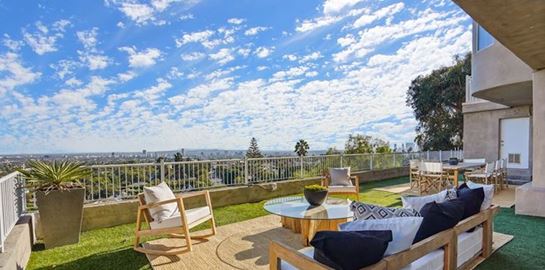 Μια ματιά στο minimal εργένικο σπίτι του Kanye West