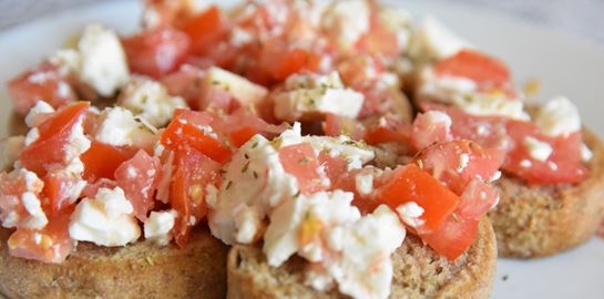 Ντάκος, η καλοκαιρινή αμβροσία