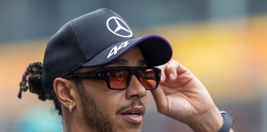 Ο Lewis Hamilton βγήκε με το μονοθέσιο στη Νέα Υόρκη