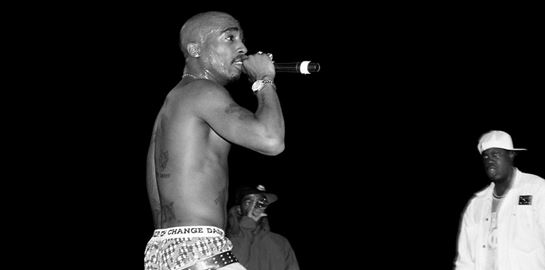 Όλες οι θεωρίες συνωμοσίας που υποστηρίζουν ότι ο Tupac ζει και βασιλεύει