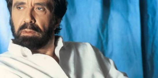 Η άγνωστη ιστορία πίσω από το πιο γνωστό τραγούδι του Αντώνη Καλογιάννη