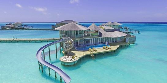 Οι πιο ωραίες σουίτες των Μαλδίβων διαθέτουν νεροτσουλήθρα ακριβώς γι&#39; αυτό που φαντάζεσαι