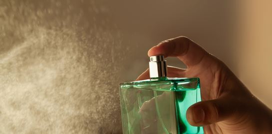 Πώς η επιστήμη φτιάχνει το τέλειο αντρικό άρωμα