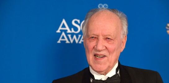 Ο Werner Herzog αφηγείται ποίηση γραμμένη από AI