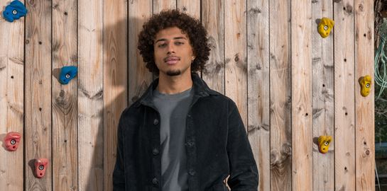 Ο Ηρακλής Τσουζίνοφ φορά τα απαραίτητα items του ανδρικού casual dressing