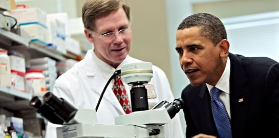 Ο Barack Obama εξηγεί γιατί είναι σημαντικό να μπούμε σε καραντίνα οικειοθελώς