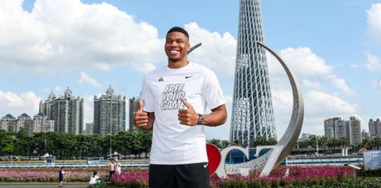 Ο Γιάννης Αντετοκούνμπο τρολάρει την Αλ Χιλάλ, ο Draymond Green αντιγράφει