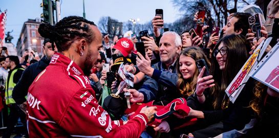 &quot;Κάηκε&quot; το Μιλάνο στην μεγάλη F1 γιορτή της Ferrari (εικόνες)