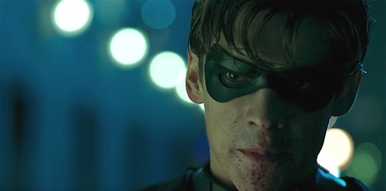 Ο Robin δεν συμπαθεί καθόλου τον Batman στο πρώτο trailer του Titans