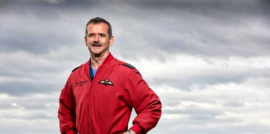 Μιλήσαμε με τον άνθρωπο που γύρισε γύρω από τη Γη 2.600 φορές