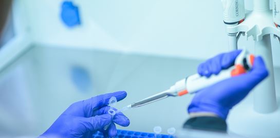 Γιατί η AstraZeneca ανέστειλε το εμβόλιο για τον SARS-CoV-2