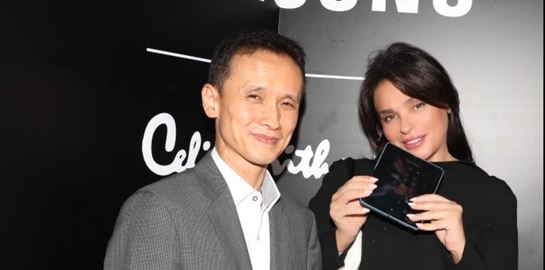 Όταν η Σίλια Κριθαριώτη συνάντησε το Samsung Galaxy Z Flip4